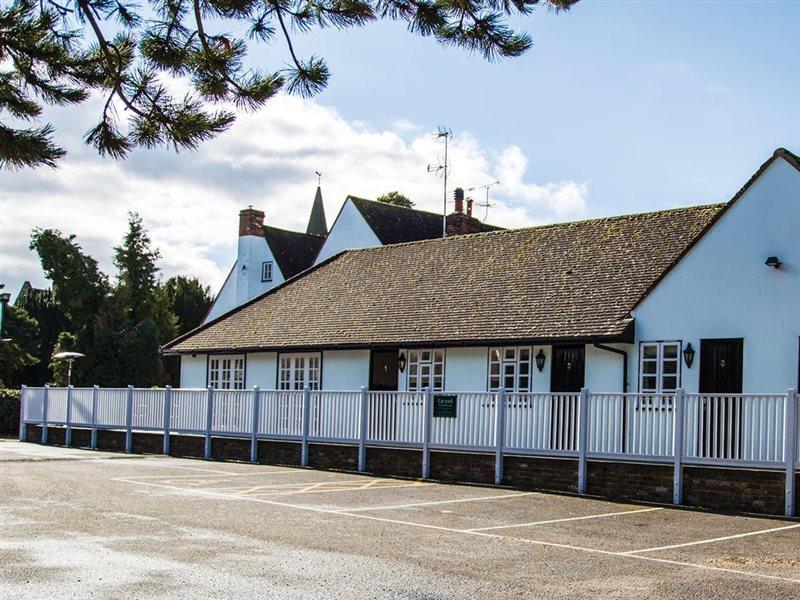 Stay And Relax At The Yew Tree Manuden Exterior photo