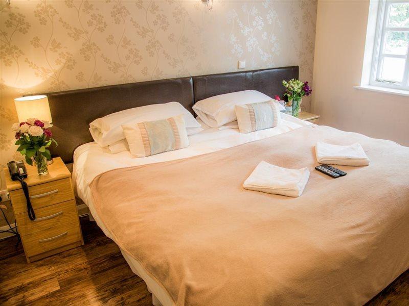 Stay And Relax At The Yew Tree Manuden Exterior photo