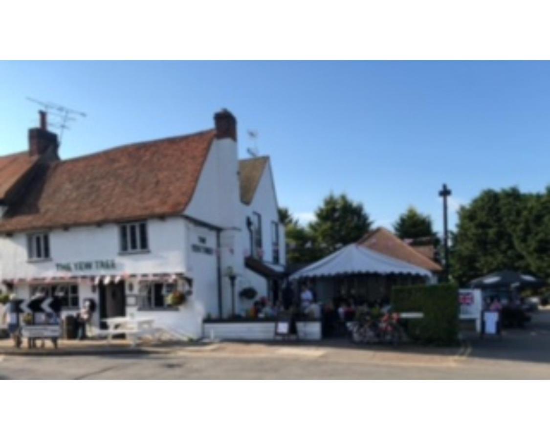 Stay And Relax At The Yew Tree Manuden Exterior photo