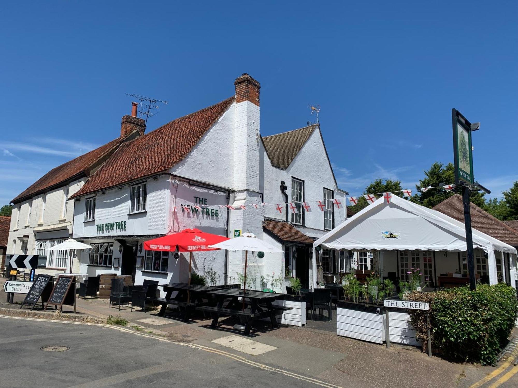 Stay And Relax At The Yew Tree Manuden Exterior photo