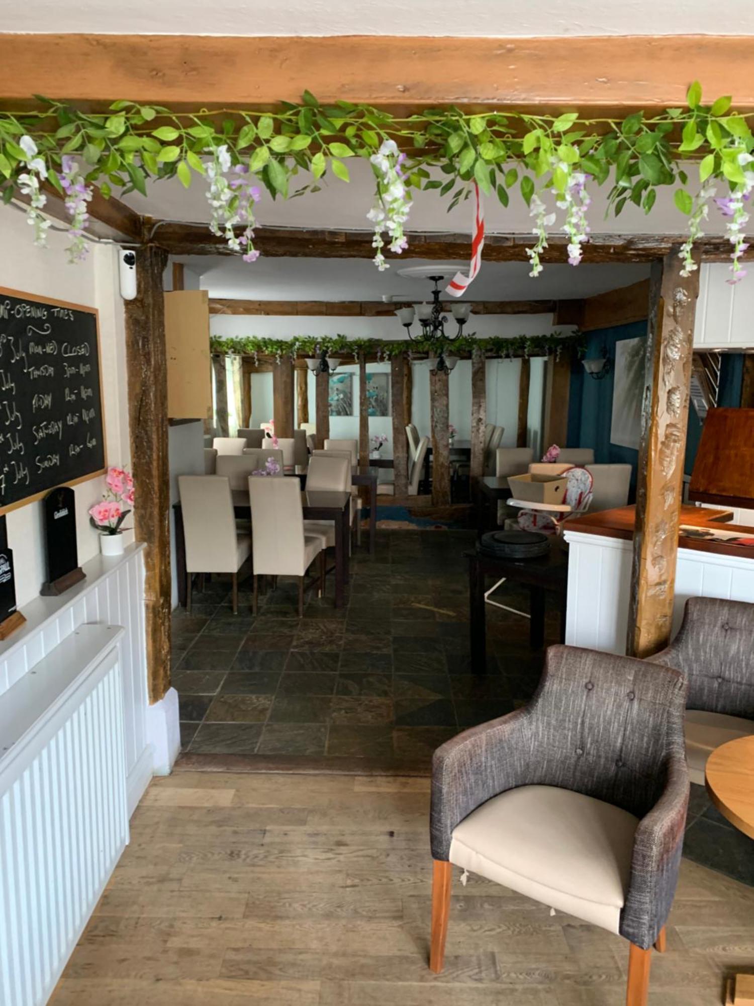 Stay And Relax At The Yew Tree Manuden Exterior photo