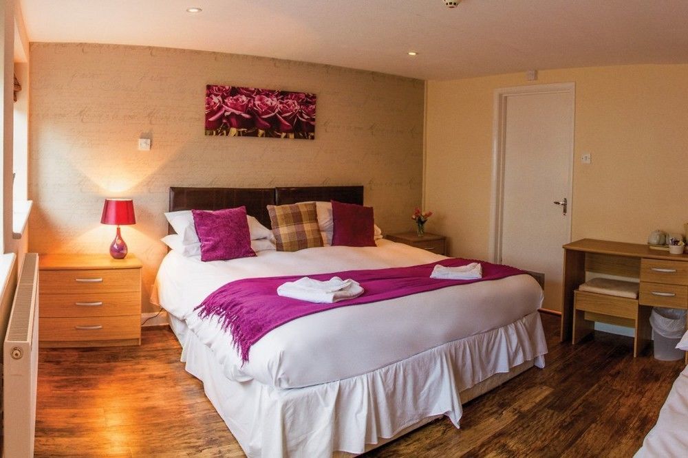 Stay And Relax At The Yew Tree Manuden Exterior photo